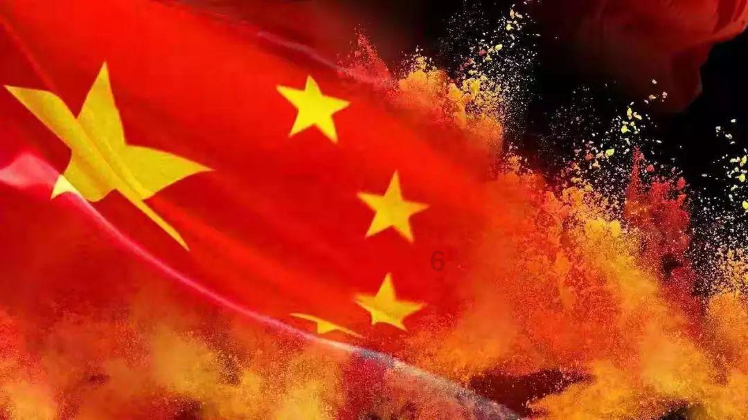 夏季的时尚女孩